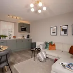 Gem: Parking Balcony Scenic Views Apartment Ambleside