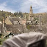 Gem: Parking Balcony Scenic Views Apartment