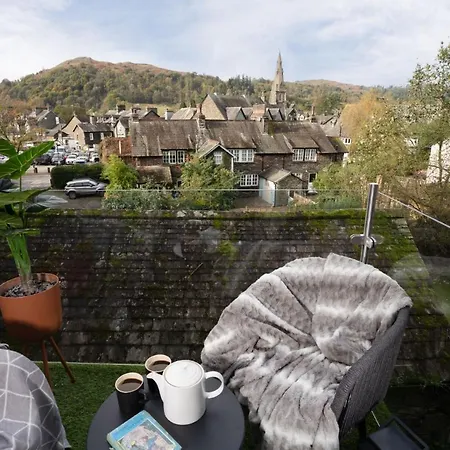 Gem: Parking Balcony Scenic Views Apartment